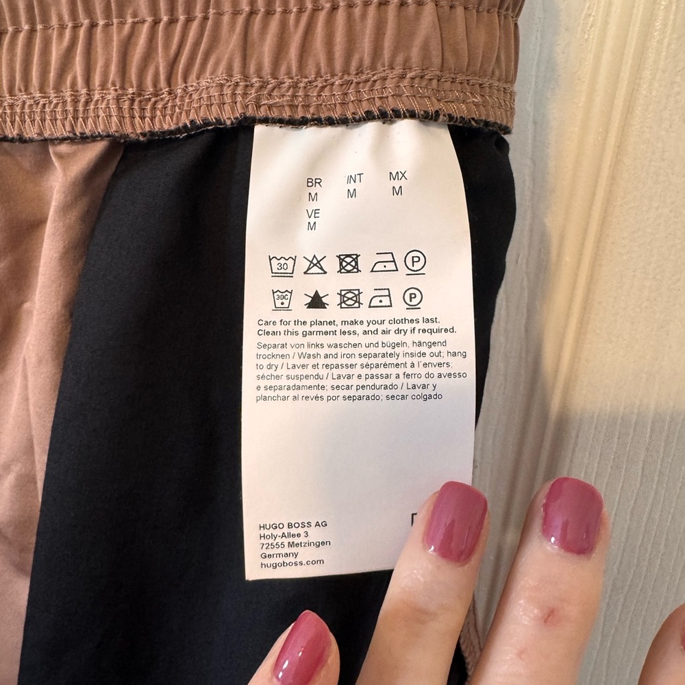 HUGO Boss Mens Brown Shorts Drawstring Size Medium Elastic Waist , small flaw - Picture 8 of 12
